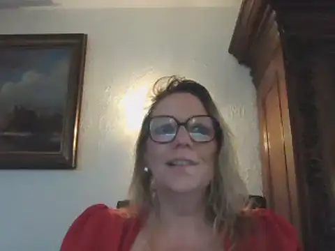 Snapshot of Silkesquirt chatting on 02-25-25, 07:42 Silkesquirt online show from 02-25-25, 07:42
