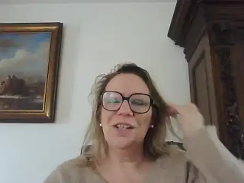 Snapshot of Silkesquirt chatting on 02-26-25, 01:08 Silkesquirt online show from 02-26-25, 01:08