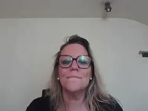Snapshot of Silkesquirt chatting on 03-06-25, 01:35 Silkesquirt online show from 03-06-25, 01:35