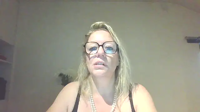 Snapshot of Silkesquirt chatting on 09-17-25, 06:48 Silkesquirt online show from 09-17-25, 06:48
