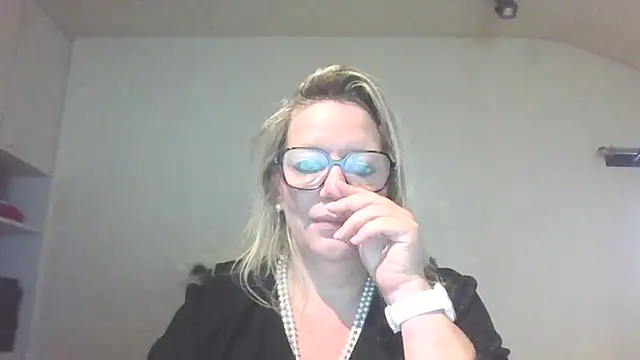 Snapshot of Silkesquirt chatting on 09-18-25, 06:37 Silkesquirt online show from 09-18-25, 06:37