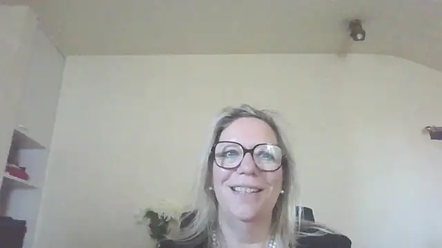 Snapshot of Silkesquirt chatting on 09-19-25, 07:32 Silkesquirt online show from 09-19-25, 07:32