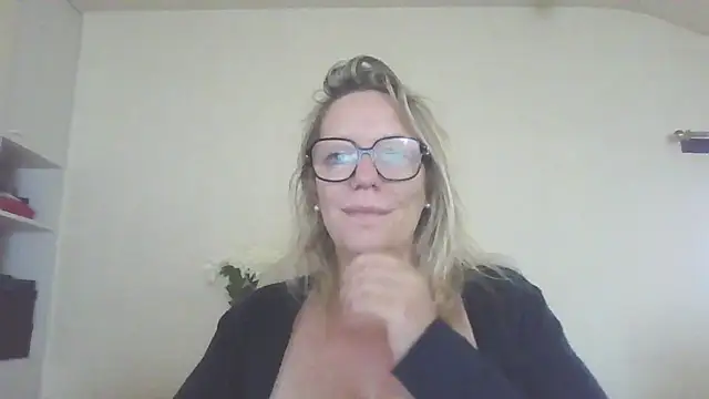 Snapshot of Silkesquirt chatting on 09-21-25, 08:27 Silkesquirt online show from 09-21-25, 08:27