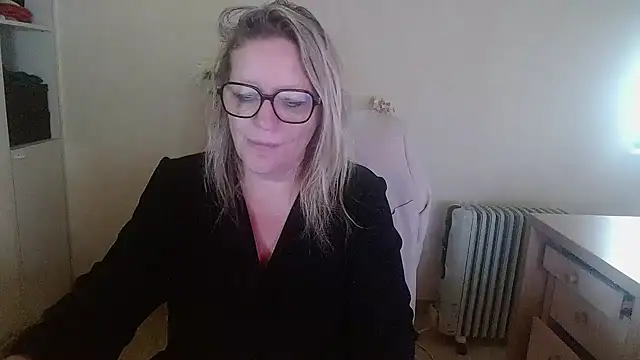 Snapshot of Silkesquirt chatting on 10-10-25, 08:13 Silkesquirt online show from 10-10-25, 08:13