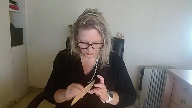 Snapshot of Silkesquirt chatting on 10-22-25, 07:52 Silkesquirt online show from 10-22-25, 07:52