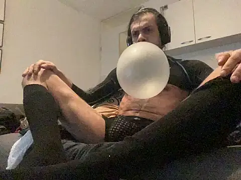 Snapshot of P4RtYBOII92 chatting on 02-17-26, 01:51 P4RtYBOII92 online show from 02-17-26, 01:51