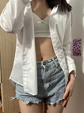 Snapshot of Vani_S2 chatting on 03-10-25, 03:30 Vani S2 online show from 03-10-25, 03:30