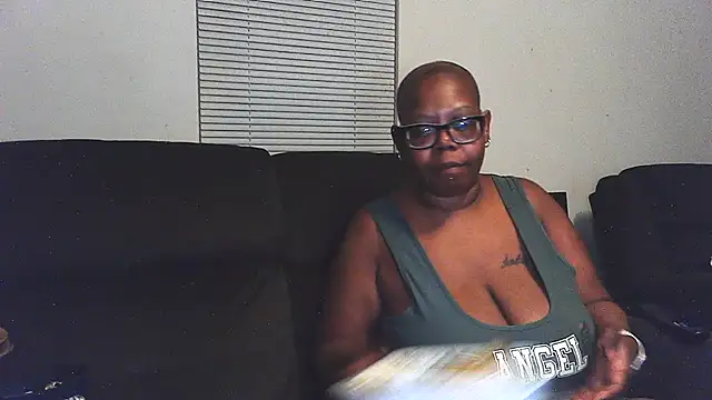 PrettysWorld online show from 06-19-26, 03:11