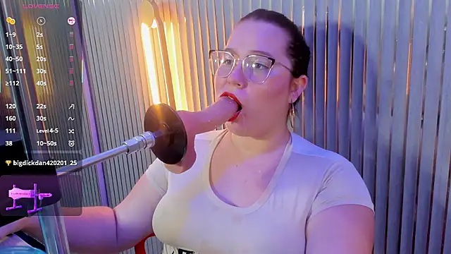 Snapshot of mylittle_princess chatting on 02-06-26, 01:14 mylittle princess online show from 02-06-26, 01:14