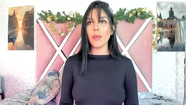  miaquevedo  online show from 12-14-25, 12:10