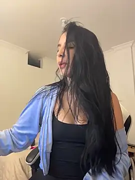  miaquevedo  online show from 04-28-26, 02:22