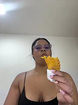 SussiSotto online show from 12-20-24, 03:53