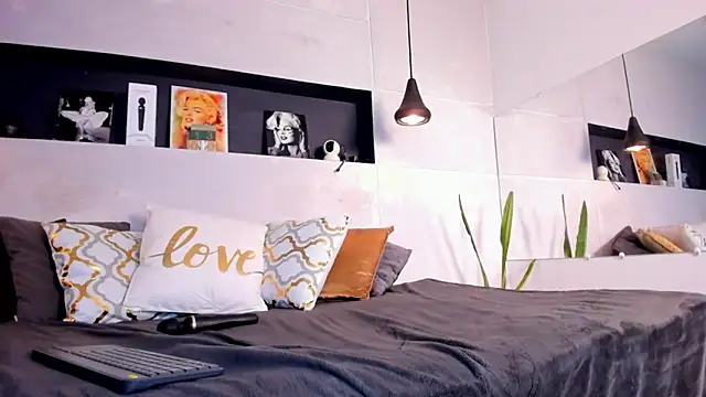 Snapshot of BERGINY_ chatting on 01-25-25, 08:00 BERGINY online show from 01-25-25, 08:00