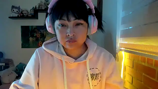 Shaddycute  online show from 02-23-26, 12:24