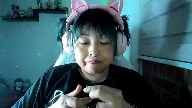 Shaddycute  online show from 06-17-26, 11:49