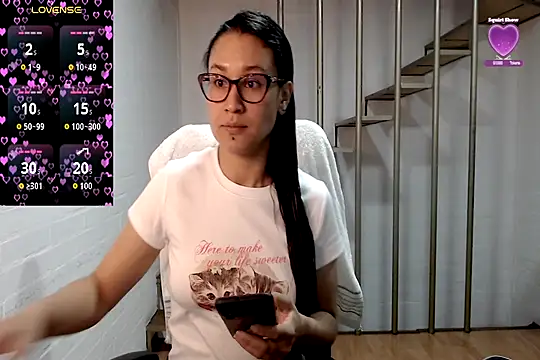 Snapshot of Jessie_Desire chatting on 11-18-25, 01:22 Jessie Desire online show from 11-18-25, 01:22