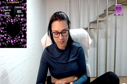 Snapshot of Jessie_Desire chatting on 11-20-25, 06:02 Jessie Desire online show from 11-20-25, 06:02