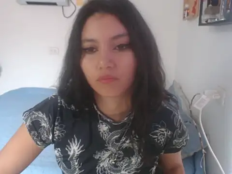 Snapshot of HannaKlein chatting on 09-19-25, 01:23 HannaKlein online show from 09-19-25, 01:23