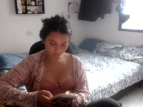 Snapshot of HannaKlein chatting on 01-05-26, 06:44 HannaKlein online show from 01-05-26, 06:44