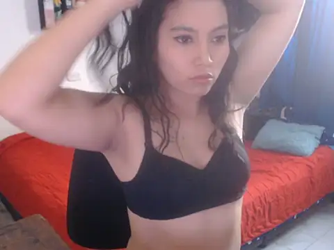 Snapshot of HannaKlein chatting on 02-11-26, 01:38 HannaKlein online show from 02-11-26, 01:38