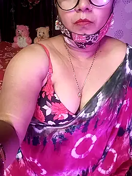 Snapshot of ella_mariya chatting on 12-20-24, 08:01 ella mariya online show from 12-20-24, 08:01