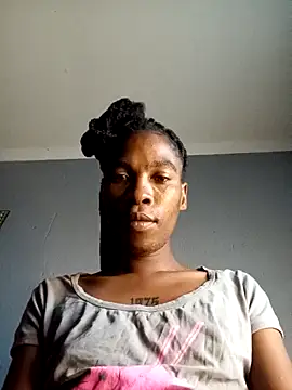 Snapshot of hoittytoittyxx chatting on 10-27-25, 04:11 hoittytoittyxx online show from 10-27-25, 04:11