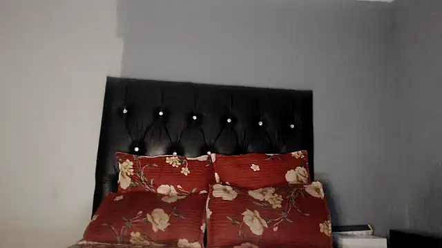 Snapshot of hoittytoittyxx chatting on 11-18-25, 11:48 hoittytoittyxx online show from 11-18-25, 11:48