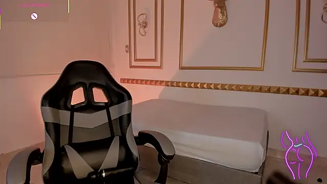 Snapshot of caro03x chatting on 11-21-25, 02:10 caro03x online show from 11-21-25, 02:10