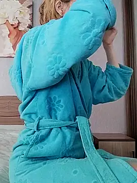 Snapshot of AvelinaLeoni chatting on 03-19-25, 06:03 AvelinaLeoni online show from 03-19-25, 06:03