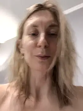 Snapshot of AvelinaLeoni chatting on 10-13-25, 06:46 AvelinaLeoni online show from 10-13-25, 06:46