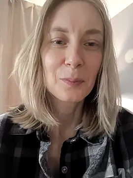 Snapshot of AvelinaLeoni chatting on 11-18-25, 07:02 AvelinaLeoni online show from 11-18-25, 07:02