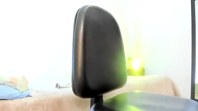 Elle Lee  online show from 01-04-25, 05:48