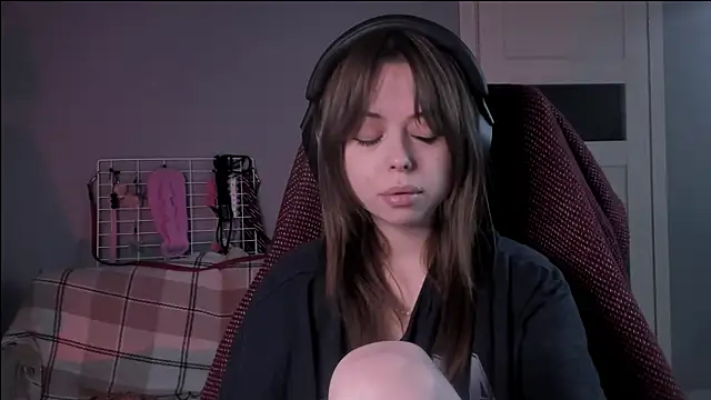 Snapshot of hype_meal_home chatting on 11-19-25, 07:47 hype meal home online show from 11-19-25, 07:47