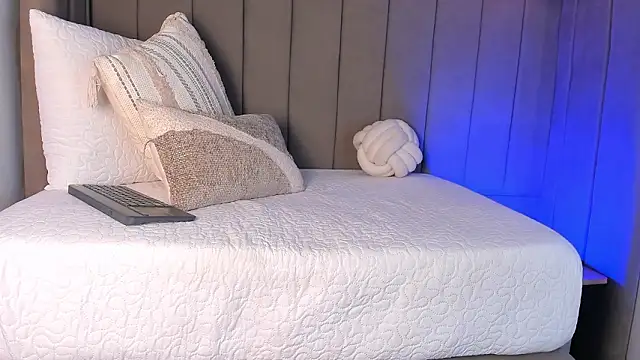 Elise Diamond online show from 03-23-26, 02:15