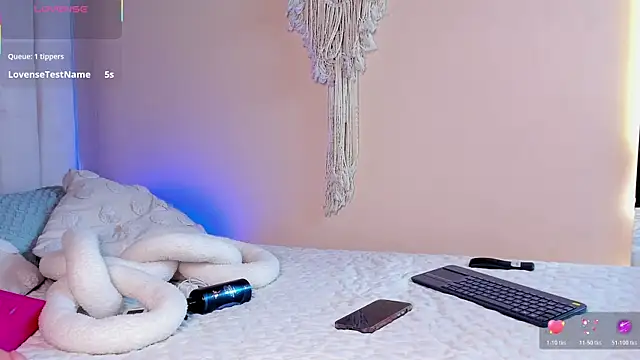 Elise Diamond online show from 04-23-26, 01:02