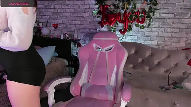 Alex Howell online show from 03-12-25, 04:19