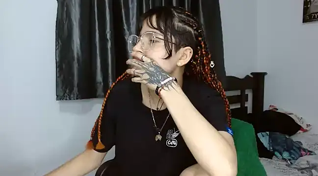 Snapshot of saritapretyy chatting on 02-11-25, 01:52 saritapretyy online show from 02-11-25, 01:52