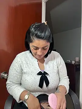 karenlennox1 online show from 07-31-26, 11:37