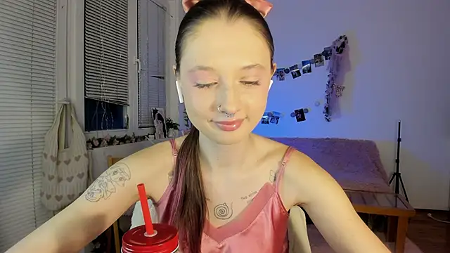 Snapshot of Jenny_darling_love chatting on 01-09-25, 07:08 Jenny darling love online show from 01-09-25, 07:08