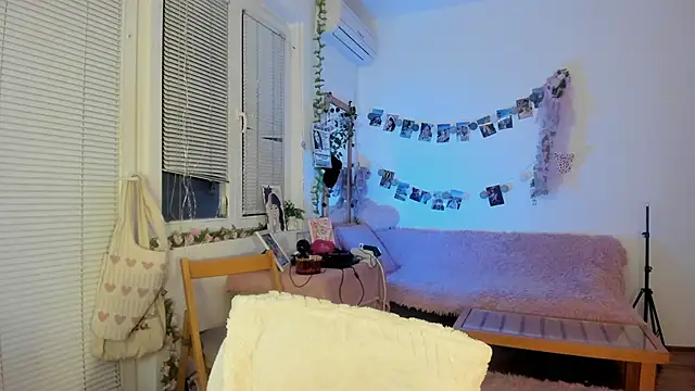 Snapshot of Jenny_darling_love chatting on 01-13-25, 06:59 Jenny darling love online show from 01-13-25, 06:59