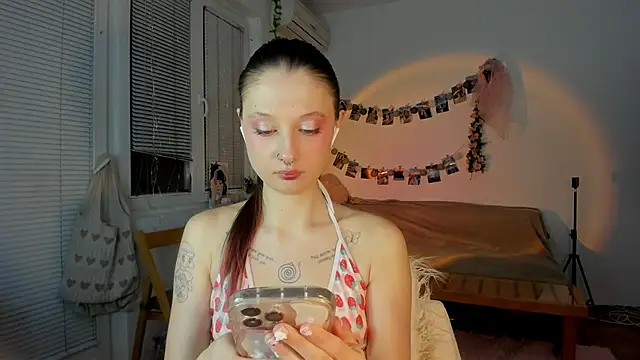 Snapshot of Jenny_darling_love chatting on 02-22-25, 07:03 Jenny darling love online show from 02-22-25, 07:03