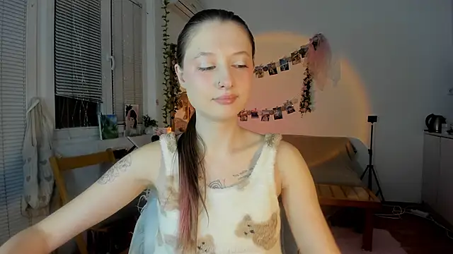 Snapshot of Jenny_darling_love chatting on 02-25-25, 07:47 Jenny darling love online show from 02-25-25, 07:47