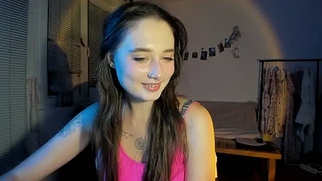 Snapshot of Jenny_darling_love chatting on 09-21-25, 06:20 Jenny darling love online show from 09-21-25, 06:20