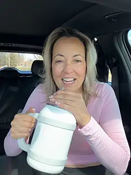 Cherry-red-xo online show from 03-12-26, 05:19