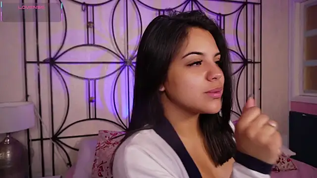 Snapshot of Sophia_wilsonn_ chatting on 12-19-25, 11:06 Sophia wilsonn online show from 12-19-25, 11:06