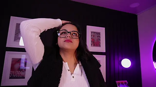 Snapshot of Sophia_wilsonn_ chatting on 03-12-26, 10:32 Sophia wilsonn online show from 03-12-26, 10:32