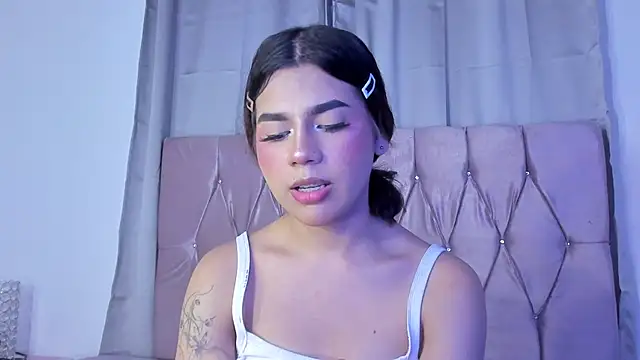 Snapshot of Ashley_piinkk_ chatting on 02-02-25, 08:02 Ashley piinkk  online show from 02-02-25, 08:02