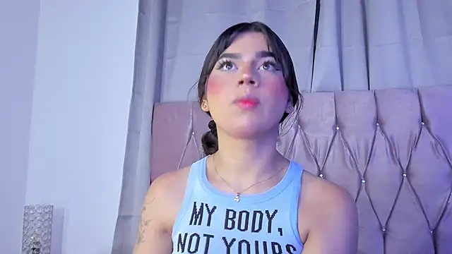 Snapshot of Ashley_piinkk_ chatting on 02-25-25, 10:58 Ashley piinkk  online show from 02-25-25, 10:58