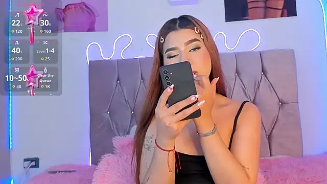 Snapshot of Ashley_piinkk_ chatting on 09-17-25, 12:29 Ashley piinkk  online show from 09-17-25, 12:29