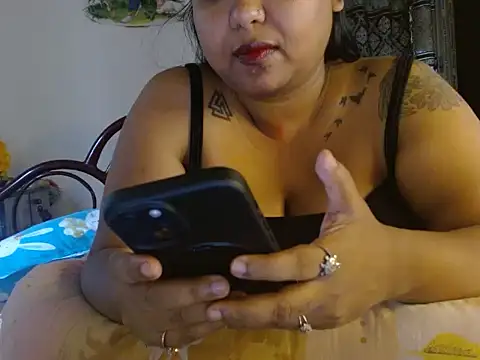 Snapshot of TASHa009 chatting on 09-12-25, 05:51 TASHa009 online show from 09-12-25, 05:51